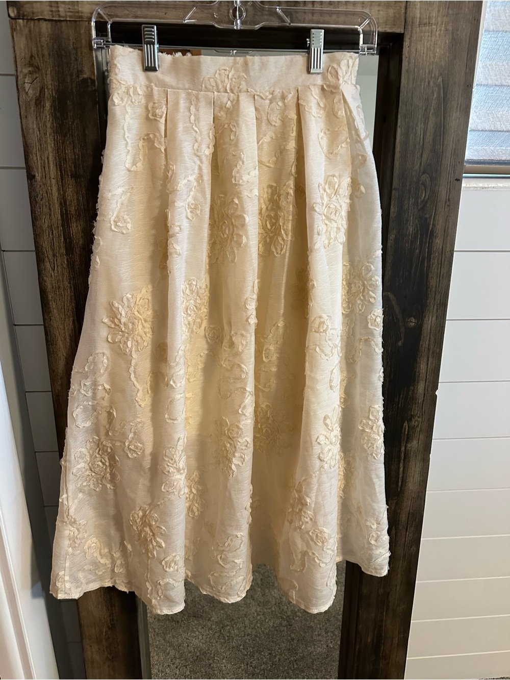 DownEast Cream Floral Appliqué Midi Skirt A-Line Lined Elastic Waist S Romantic